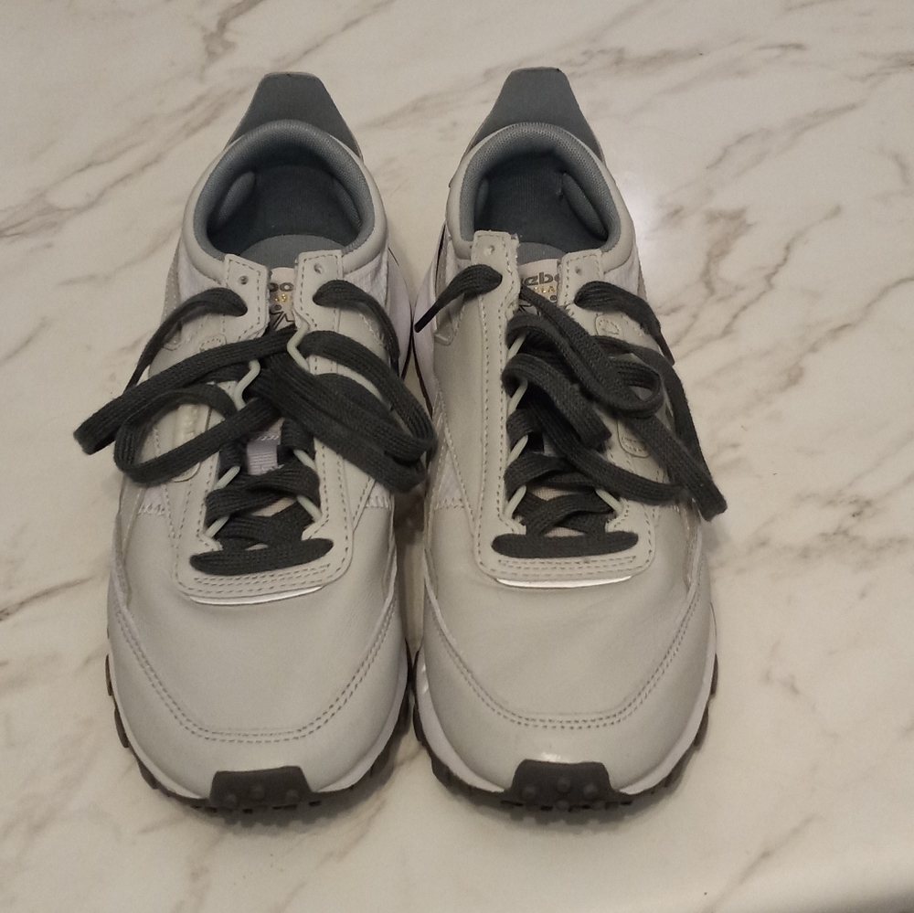 - Reebok Classic legacy size 7 unisex